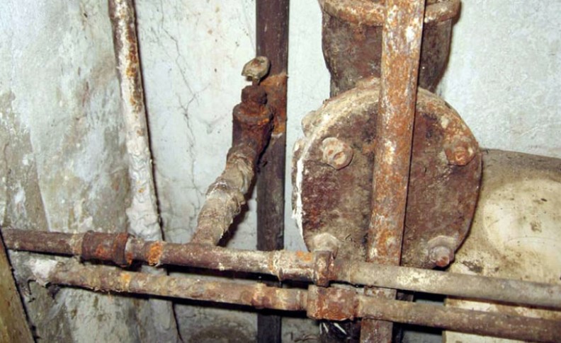 Заміна старих труб на нові